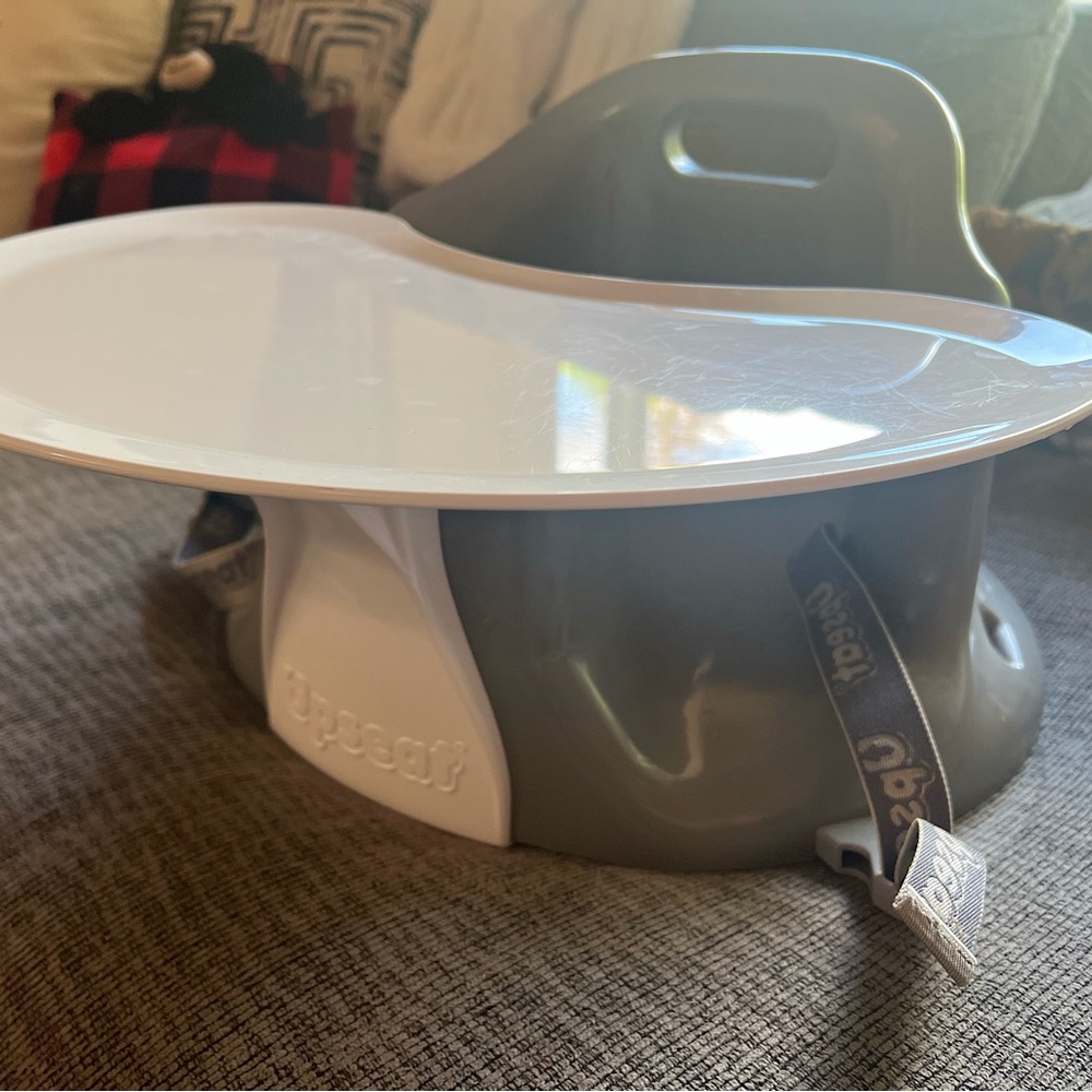 Upseat baby floor & booster seat with tray